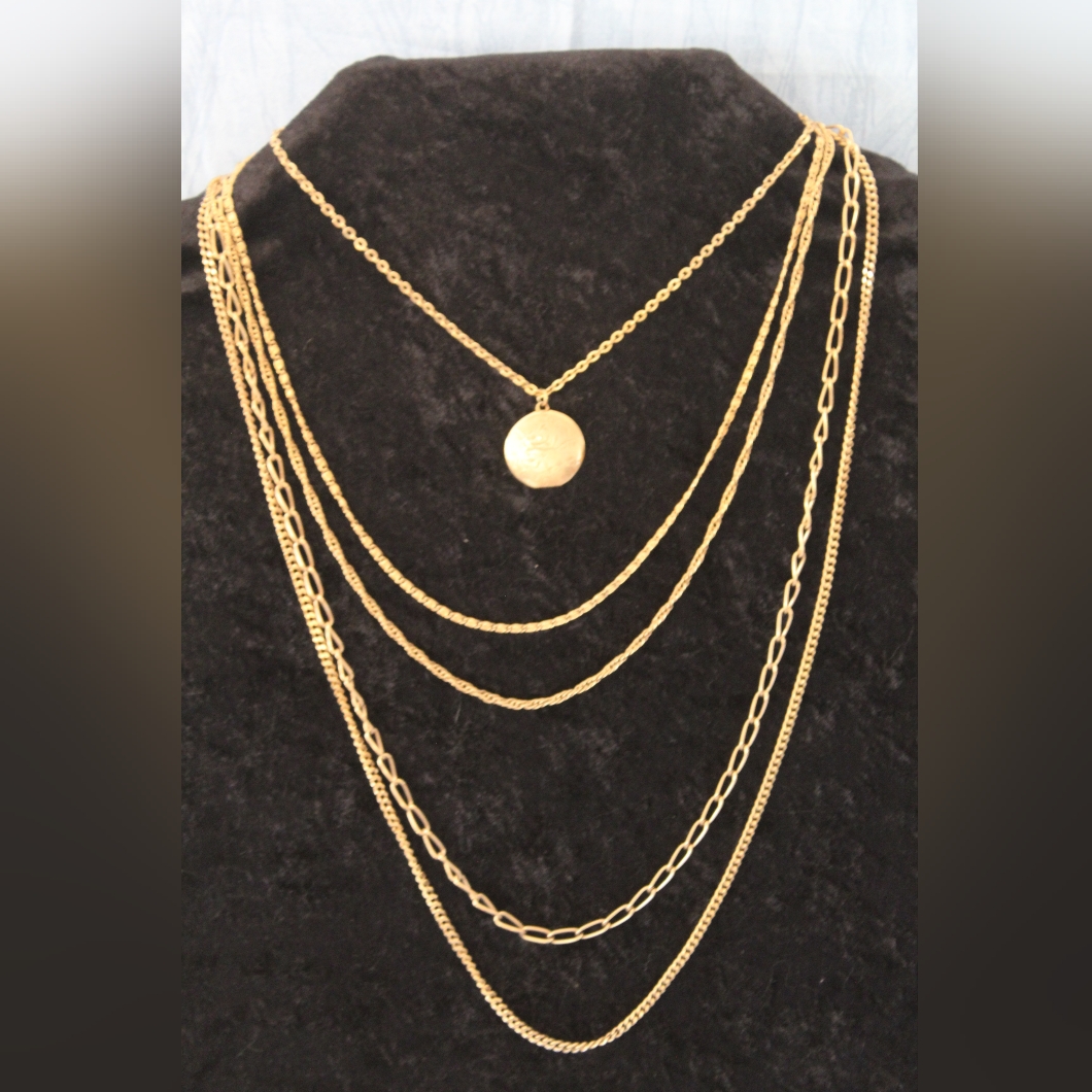 Elegant Gold Chain Necklace